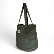 Lade das Bild in den Galerie-Viewer, Grosse Tasche aus softem Cord waldgrün
