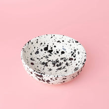 Charger l'image dans la galerie, Mittelgrosse Schale mit Reibe Black Mess (mit Pinsel)
