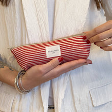 Lade das Bild in den Galerie-Viewer, Etui aus softem Cord poppy
