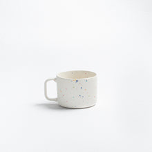 Lade das Bild in den Galerie-Viewer, Extragrosse Tasse Konfetti white
