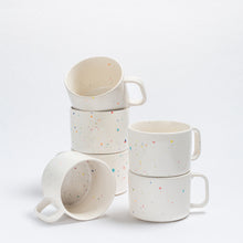 Lade das Bild in den Galerie-Viewer, Extragrosse Tasse Konfetti white
