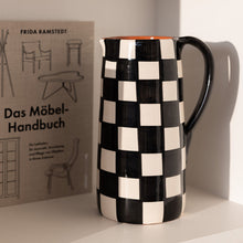 Load image into Gallery viewer, Gerader Krug gross 1.3 l check schwarz
