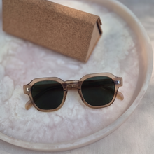 Load image into Gallery viewer, Sonnenbrille Lagos nude
