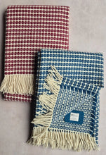 Lade das Bild in den Galerie-Viewer, Handgewebte Wolldecke Milho denim blau
