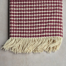Lade das Bild in den Galerie-Viewer, Handgewebte Wolldecke Milho bordeaux

