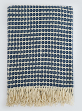Lade das Bild in den Galerie-Viewer, Handgewebte Wolldecke Milho denim blau
