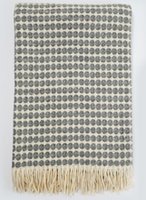 Lade das Bild in den Galerie-Viewer, Handgewebte Wolldecke Milho grau
