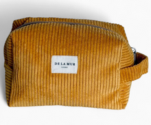 Load image into Gallery viewer, Necessaire aus softem Cord ocker
