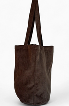 Load image into Gallery viewer, Grosse Tasche aus softem Cord chocolate
