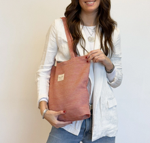 Load image into Gallery viewer, Kleine Tasche aus softem Cord poppy
