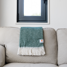 Lade das Bild in den Galerie-Viewer, Softest Cotton Blanket green
