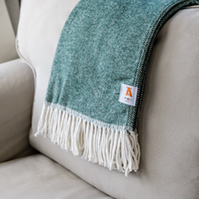 Lade das Bild in den Galerie-Viewer, Softest Cotton Blanket green
