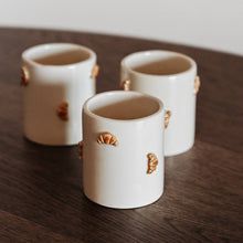 Lade das Bild in den Galerie-Viewer, The Gipfeli Mug
