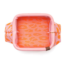 Lade das Bild in den Galerie-Viewer, Riviera Clutch rosa orange leopard
