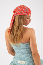 Lade das Bild in den Galerie-Viewer, The Poppy Scarf
