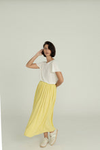 Lade das Bild in den Galerie-Viewer, The Airy Midi Skirt lemon
