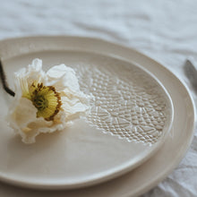 Charger l&#39;image dans la galerie, Grande assiette blanche 
