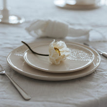Charger l&#39;image dans la galerie, Grande assiette blanche 
