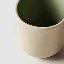 Load image into Gallery viewer, Grosser Kaffeebecher oliv
