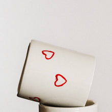 Lade das Bild in den Galerie-Viewer, The Valentine Mug, bemalt
