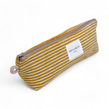 Lade das Bild in den Galerie-Viewer, Etui aus softem Cord mustard
