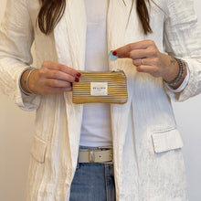 Load image into Gallery viewer, Mini-Pouch aus softem Cord mustard
