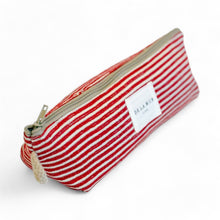 Lade das Bild in den Galerie-Viewer, Etui aus softem Cord poppy

