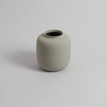 Lade das Bild in den Galerie-Viewer, The Cloud Vase klein
