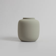 Lade das Bild in den Galerie-Viewer, The Cloud Vase klein
