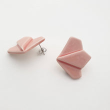 Load image into Gallery viewer, Ceramic earrings Concha blush
