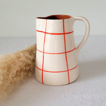 Load image into Gallery viewer, Pitcher 1 l checkered red
