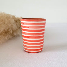 Lade das Bild in den Galerie-Viewer, Espressobecher geringelt rot
