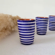 Lade das Bild in den Galerie-Viewer, Espressobecher geringelt marineblau
