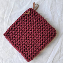 Load image into Gallery viewer, Pot holders, set of 2, burgundy
