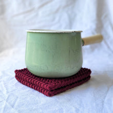 Load image into Gallery viewer, Pot holders, set of 2, burgundy
