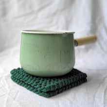 Load image into Gallery viewer, Pot holders, set of 2, forest green
