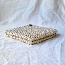 Load image into Gallery viewer, Pot holders, set of 2, cream
