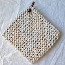 Load image into Gallery viewer, Pot holders, set of 2, cream
