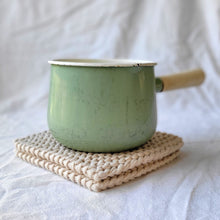 Load image into Gallery viewer, Pot holders, set of 2, cream
