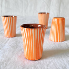 Lade das Bild in den Galerie-Viewer, Espressobecher gestreift orange
