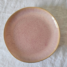 Load image into Gallery viewer, Plate small Elvas pink with gold rim
