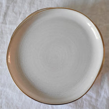 Load image into Gallery viewer, Plate small Elvas white with gold rim
