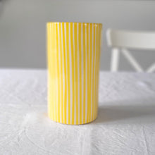 Charger l&#39;image dans la galerie, Vase droit rayé citron
