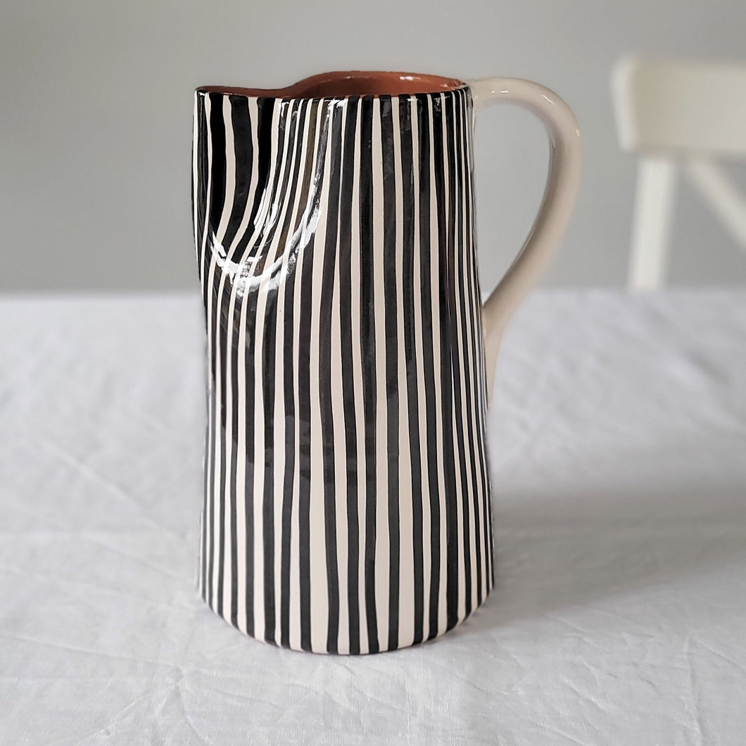 Maxi-Krug 1.5 l gestreift schwarz