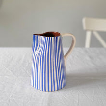 Load image into Gallery viewer, Pitcher 1 l striped blue
