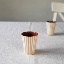 Lade das Bild in den Galerie-Viewer, Espressobecher gestreift sage
