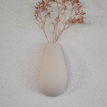Charger l&#39;image dans la galerie, Vase mural long en porcelaine bio
