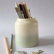 Charger l&#39;image dans la galerie, alma barru mini vase sage ombre 
