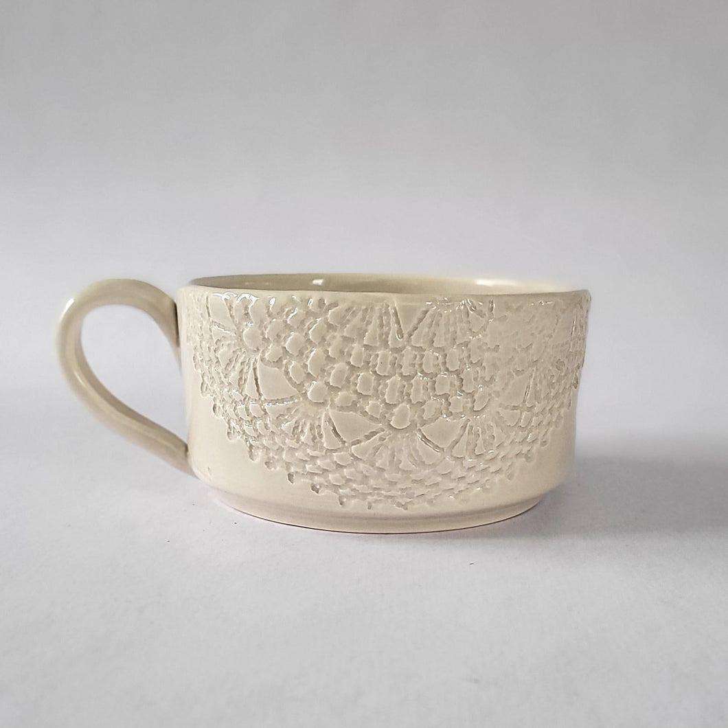 Large beige mug with lace relief