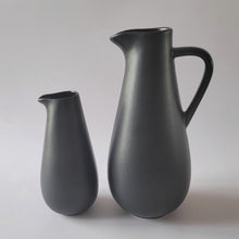 Load image into Gallery viewer, Large black carafe 1.6 l
